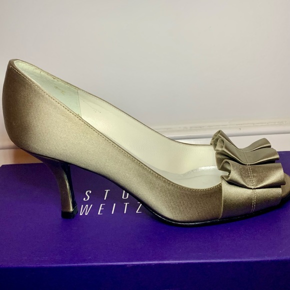 Stuart Weitzman pump in Misty Satin, size 5.5M. NIB. - Picture 2 of 8
